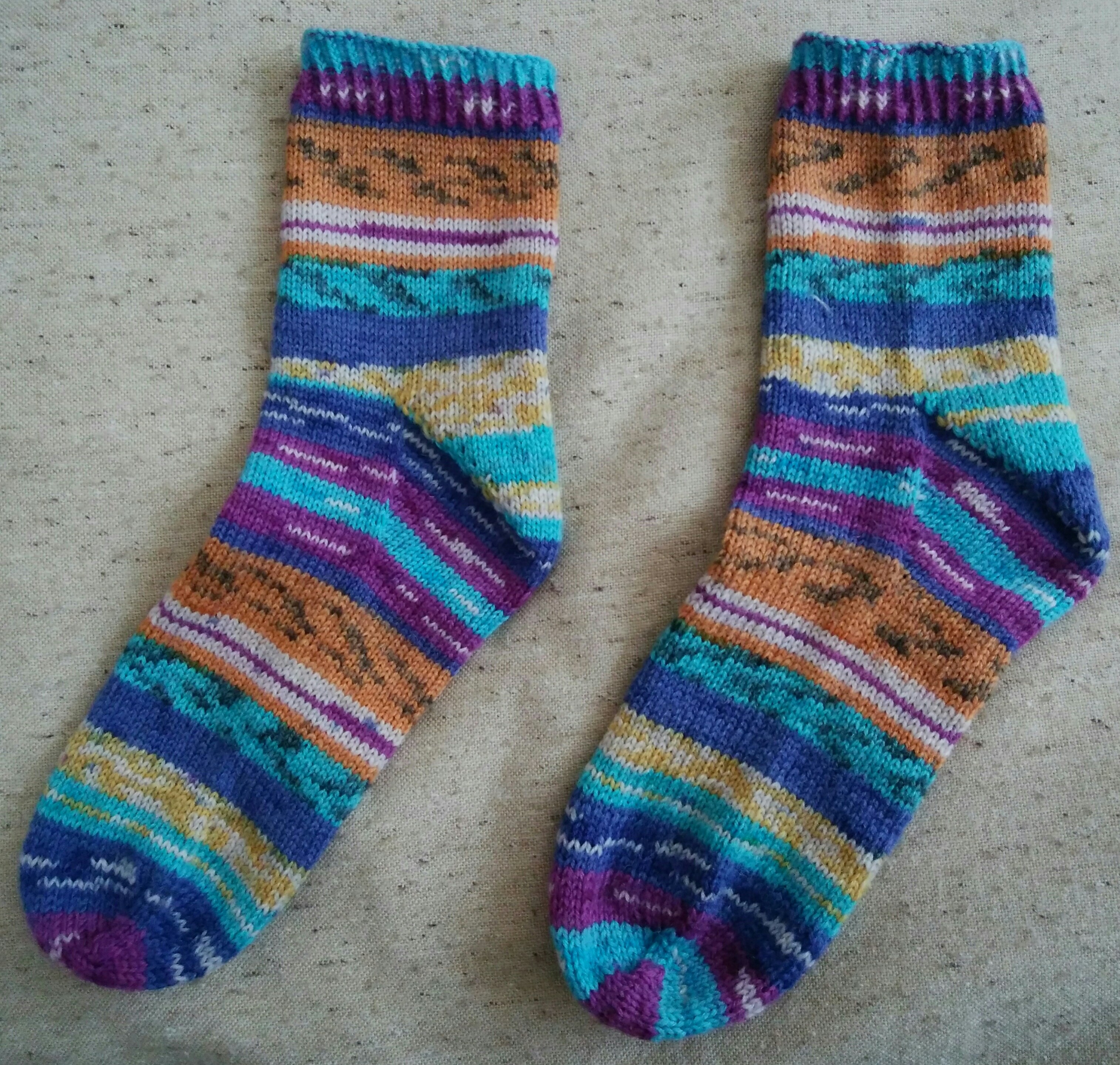 段染毛糸での靴下編みに初挑戦。専用輪針も買いました。 | ニトロのるつぼ