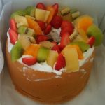 シフォンケーキに生クリーム+フルーツのトッピングで、簡単バースデーケーキを作りました