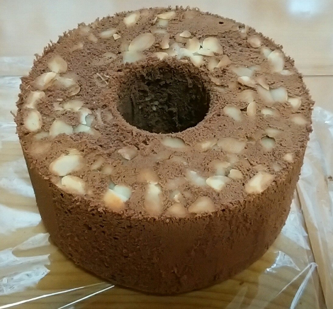 トールタイプのシフォンケーキ型で、チョコシフォンケーキ