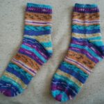 段染毛糸での靴下編みに初挑戦。専用輪針も買いました。